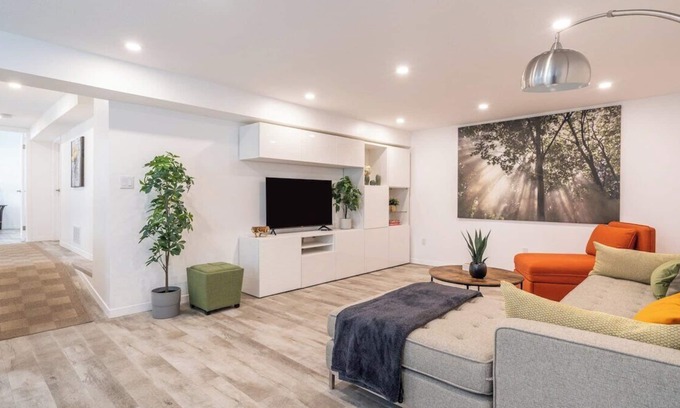 Brantford Apartamento | A+ Remote Work Friendly w/ King Bed, Monthly Stays