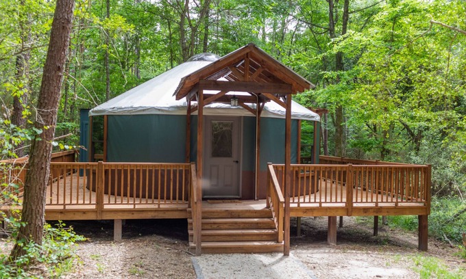 Livingston Cabina | A romantic and charming getaway, Two Creeks Crossing Resort