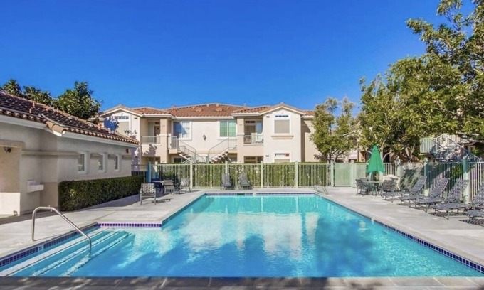 Sabre Springs Condominio | A room wt a queen bed and room with 2 twin beds; an attached,interior bathroom.