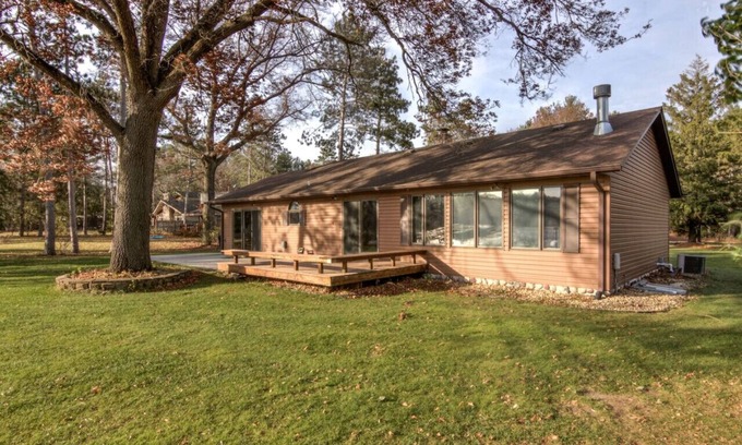 Seymour Casa | A Shore Thing on the Eau Claire River