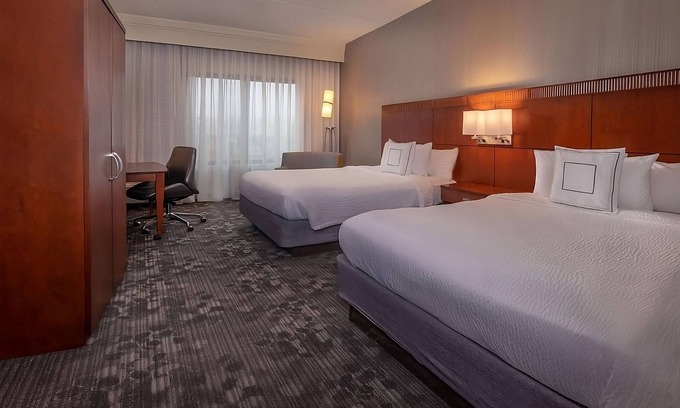 Newark Complejo | A short drive from Delaware Park Casino & Racing! W/ Pool Access & Free Parking!