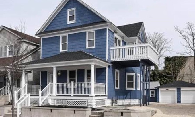 Bradley Beach Casa | A short walk from the beach & down town. A half mile from Asbury Park Boardwalk.