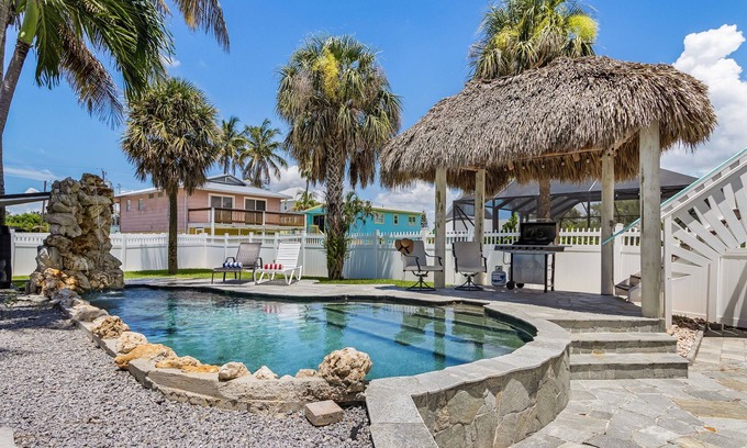 South Island Casa | A short walk to Sun & Sand, Coastal Beach Home with Pool - FMB - Aqua Falls - Roelens