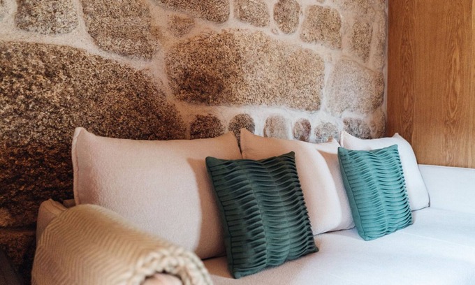 Sortelha Apartamento | a small, very elegant and cosy studio loft of almost 14m2