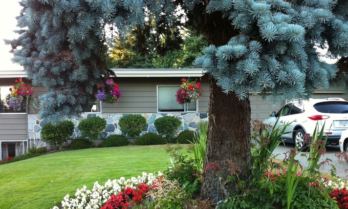 Delta Casa | A Spacious 2 Bedroom 2 Queen Beds Sleeps 4 Adults 2 Full Bathrooms in Delta BC