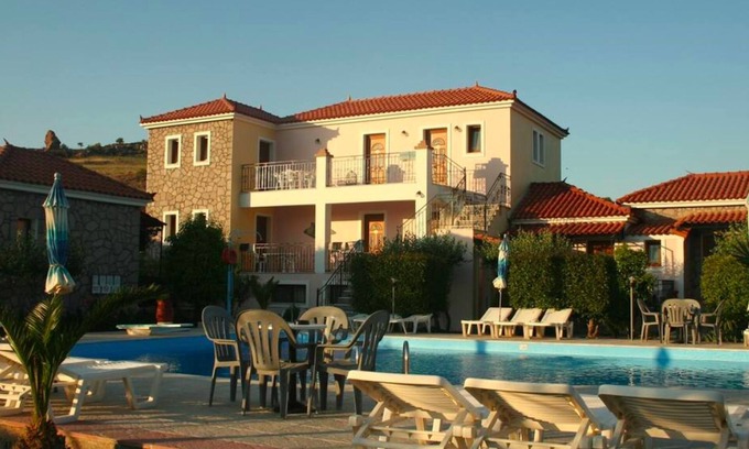 Anaxos Apartamento | A spacious and bright studio with balcony