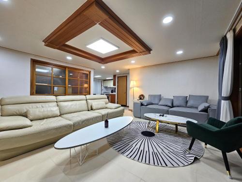 Yeoksam Apartamento | a spacious and comfortable house with a rooftop in the city center