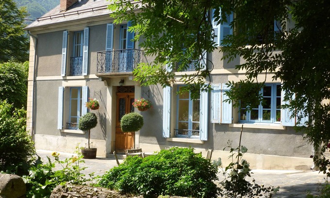 Montauban-de-Luchon Casa | Un retiro espacioso, cómodo y acogedor.