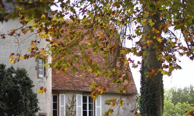 Chaillac Casa | A spacious setting surrounded by nature The castle and its cottage.