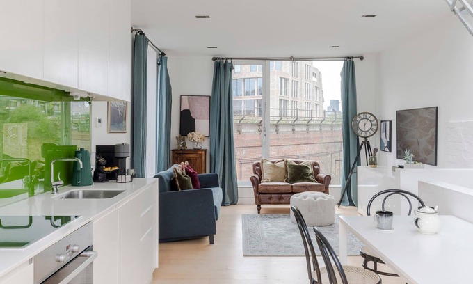 Cathedrals Casa | A Starry Starry Night - Borough - by Frankie Says