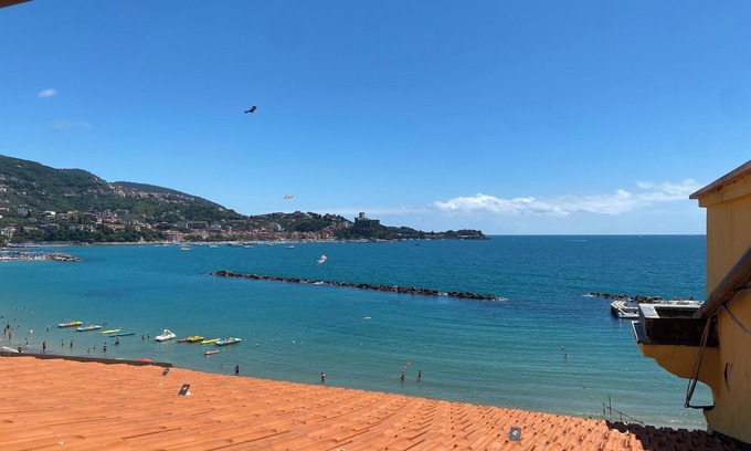 San Terenzo Apartamento | A STEP AWAY FROM THE SEA - SEAVIEW