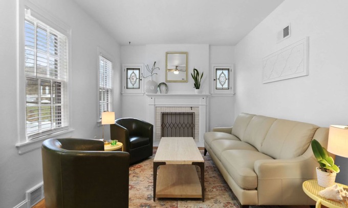 Miller Beach Casa | A Stone`s Throw, 4 bedroom 2 bath home a block from Lake Michigan