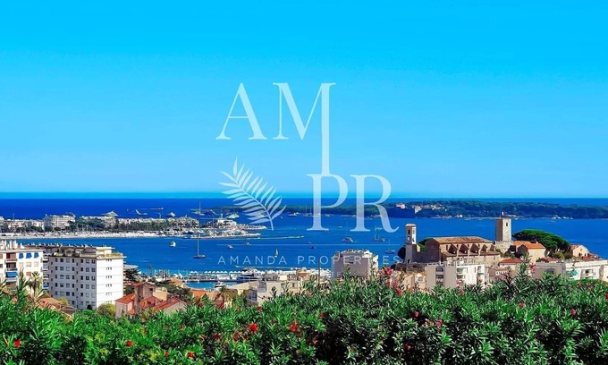 Pointe Croisette Villa | A stone's throw from the Croisette - sea view - Unique villa