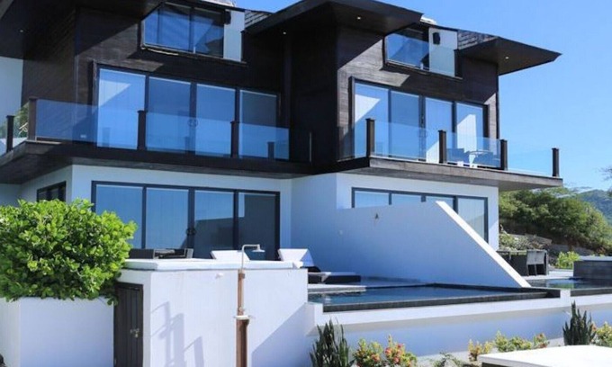 Fryes Beach Villa | Una impresionante villa de 3 dormitorios ubicada en las exclusivas colinas de Tamarindo, a pocos pasos de la playa.