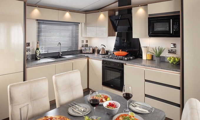 Berwick-upon-Tweed Casa | A stunning 13-foot home with an open plan centre lounge.