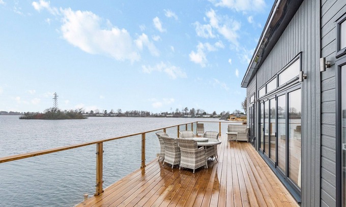 Frognall Cabaña | 3 bedroom accommodation in Tallington, nr Peterborough