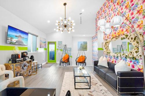 North Hollywood Casa | A- Stylish and Comfy NoHo Retreat- 5 Star Area, Hot Tub
