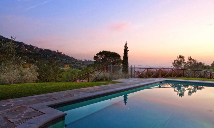 Ferretto Cabaña | A stylish Tuscan cottage for four people with stunning views over the valley and Cortona