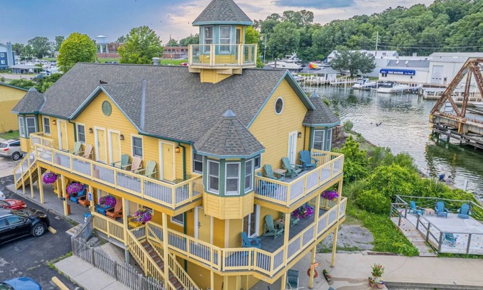 Michigan City Hotel | A Suite Place .5 mi from Beach 3