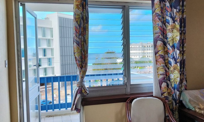 Bayville Apartamento | A super secure home from home for the discerning traveller to relax in.