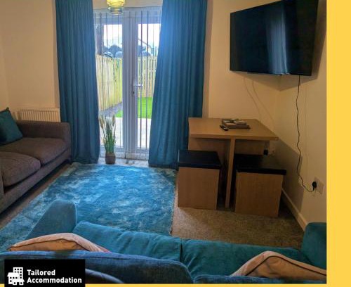 Margam Casa | A Swansea Getaway - 3 Bedroom Home with Hot Tub