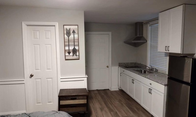 Goose Creek Apartamento | a sweet moder apt studio 10 minutes away from northwoods mall