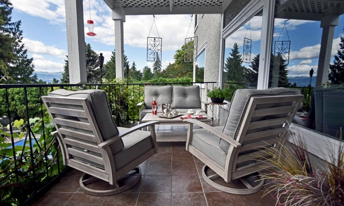 Central Okanagan Cama Y Desayuno | A Touch of English Bed & Breakfast