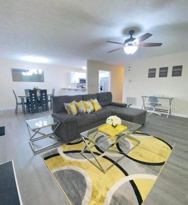 Terry Sanford Apartamento | A Touch of Sunshine Ideal For Long Term Stays
