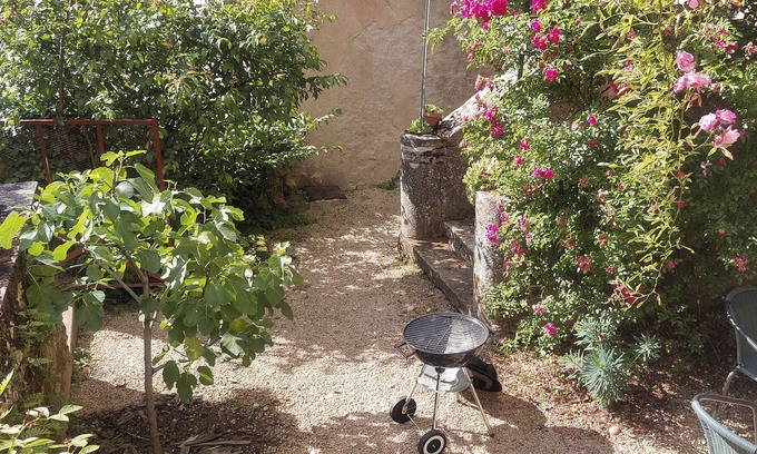 Ozenay Casa | A traditional Burgundy house in a preserved village.