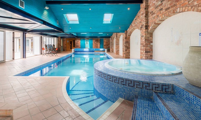 Deerhurst Casa | A tranquil countryside escape, with a Swimming Pool, Jacuzzi and Sauna!