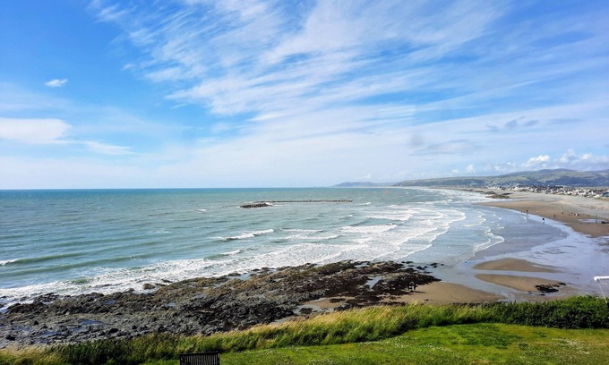 Borth Casa | Un refugio tranquilo con vistas panorámicas.