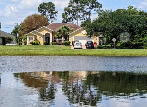 Port Saint Lucie Casa | A Treasure Coast Gem- Private entrance and private bathroom