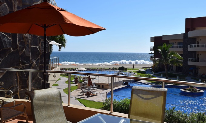 Isla Navidad Condominio | A tropical 2 bedroom 2 bathroom resort on the stunning Playa de Coco beach