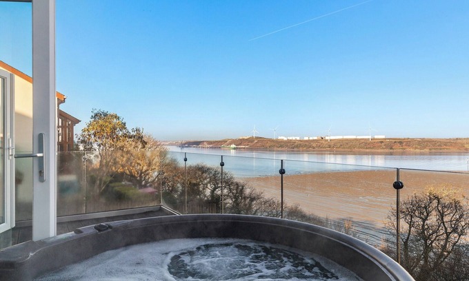 Pembroke Dock Cabaña | 4 bedroom accommodation in Pembroke Dock