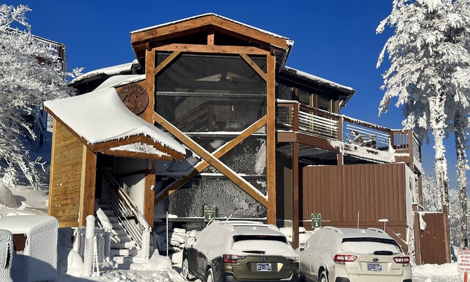 Banner Elk Cabina | La mejor cabaña en ladera con magníficas vistas y la entrada y estacionamiento MÁS FÁCILES