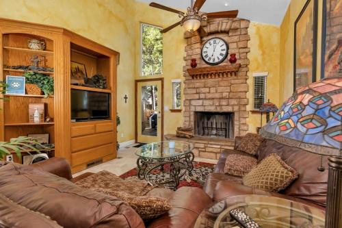 Shaver Lake Casa | A Tuscan Adventure in California 3 BDR Sleeps 8