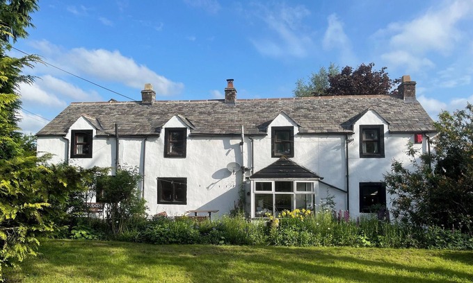Penrith Otro | A unique 1750's Lakeland Farmhouse in own grounds. 15 mins from Ullswater Lake