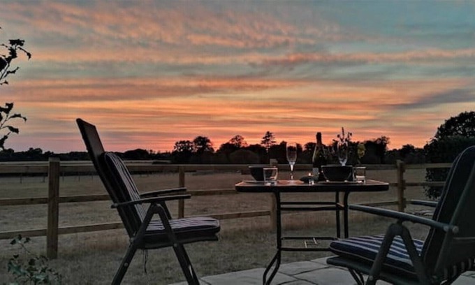 Brisley Cabina | Luxury Shepherds Hut in beautiful Brisley for 2, nr North Norfolk