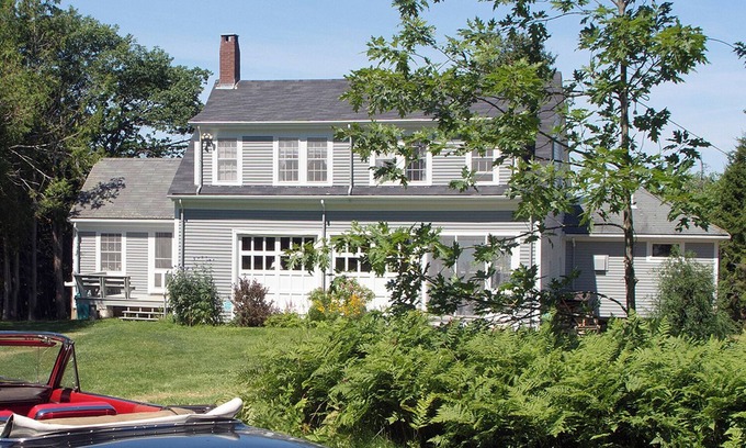 Sorrento Casa | A unique two-story house on the waterfront with a big lawn and stunning views