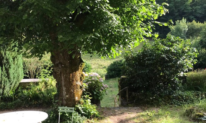 Piegut-Pluviers Cama Y Desayuno | A valley in the heart of the village