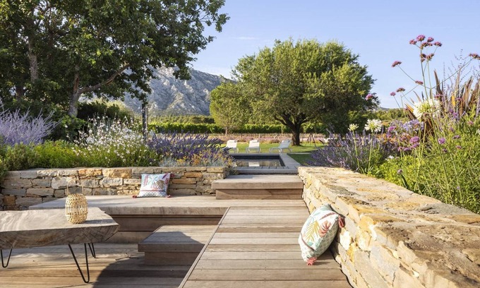 Puyloubier Casa | A villa in a vineyard estate. With a swimming pool, jacuzzi and sauna – Sleeps 6