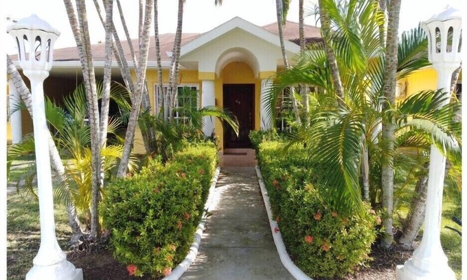 Corozal Villa | UNA VILLA EN EL PARAISO