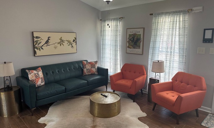 Southaven Casa | A Walk in Central Park. Tastefully decorated 3 bed 2 bath House in Southaven
