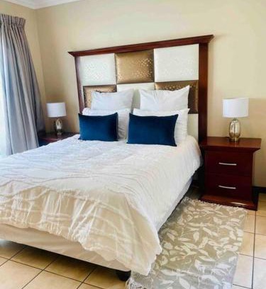 Emalahleni Apartamento | A Warm 3 bed Townhouse in a secure complex