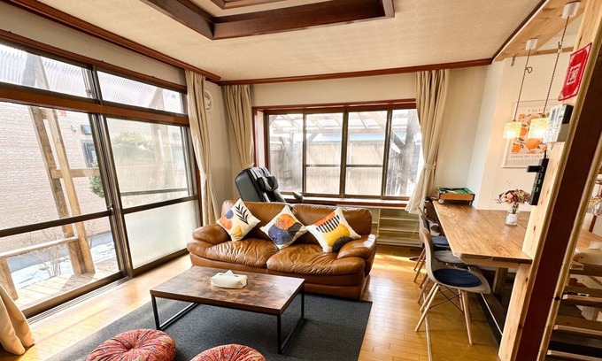 Shiraoi-cho Casa | A warm DIY space / Shiraoi-gun Hokkaidō