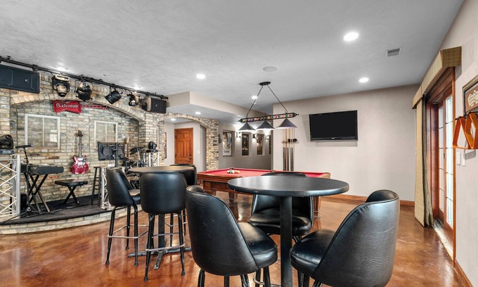 Forest Junction Casa | A warm & inviting modern retreat featuring on-site local brews & a home theater.