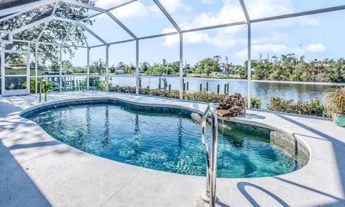 Fort Myers Casa | Oasis frente al mar, piscina privada climatizada en el soleado Florida