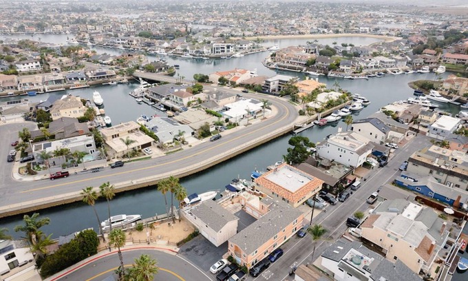 Gilbert Island Casa | A Wave from It All - Waterfront Oasis by the Ocean