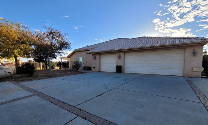 Hesperia Casa | A well designed and gated home with panoramic views that is pet friendly.