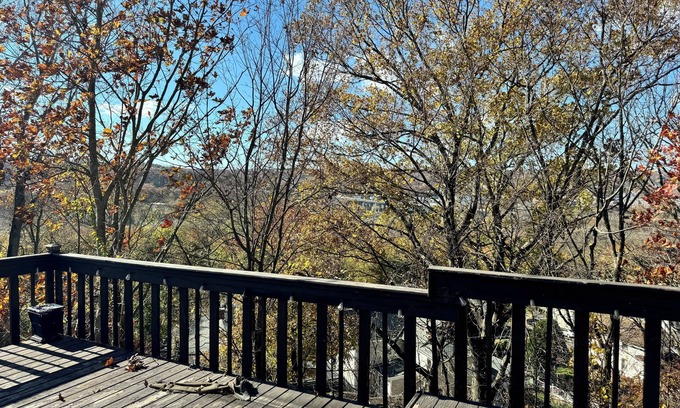 Derby Casa | A whole house Cozy 2-bedroom in charming Derby with WiFi and AC